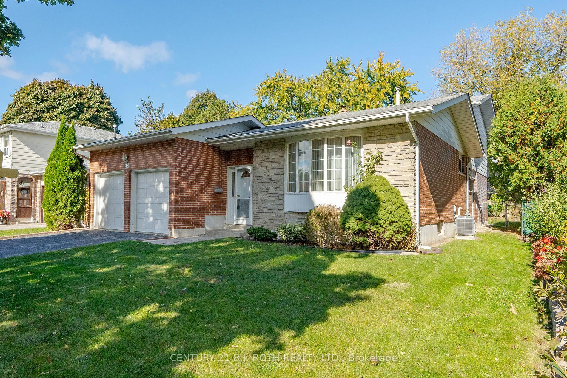 Photo de la propriété:  26 Stubbswood Sq  ON M1S 2K6 