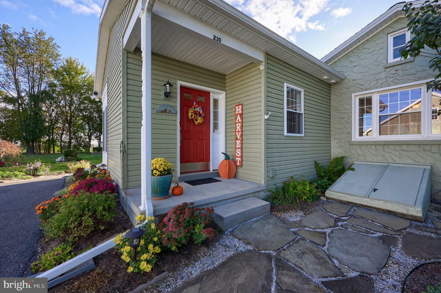 Property Photo:  230 Lancaster Avenue  PA 17579 