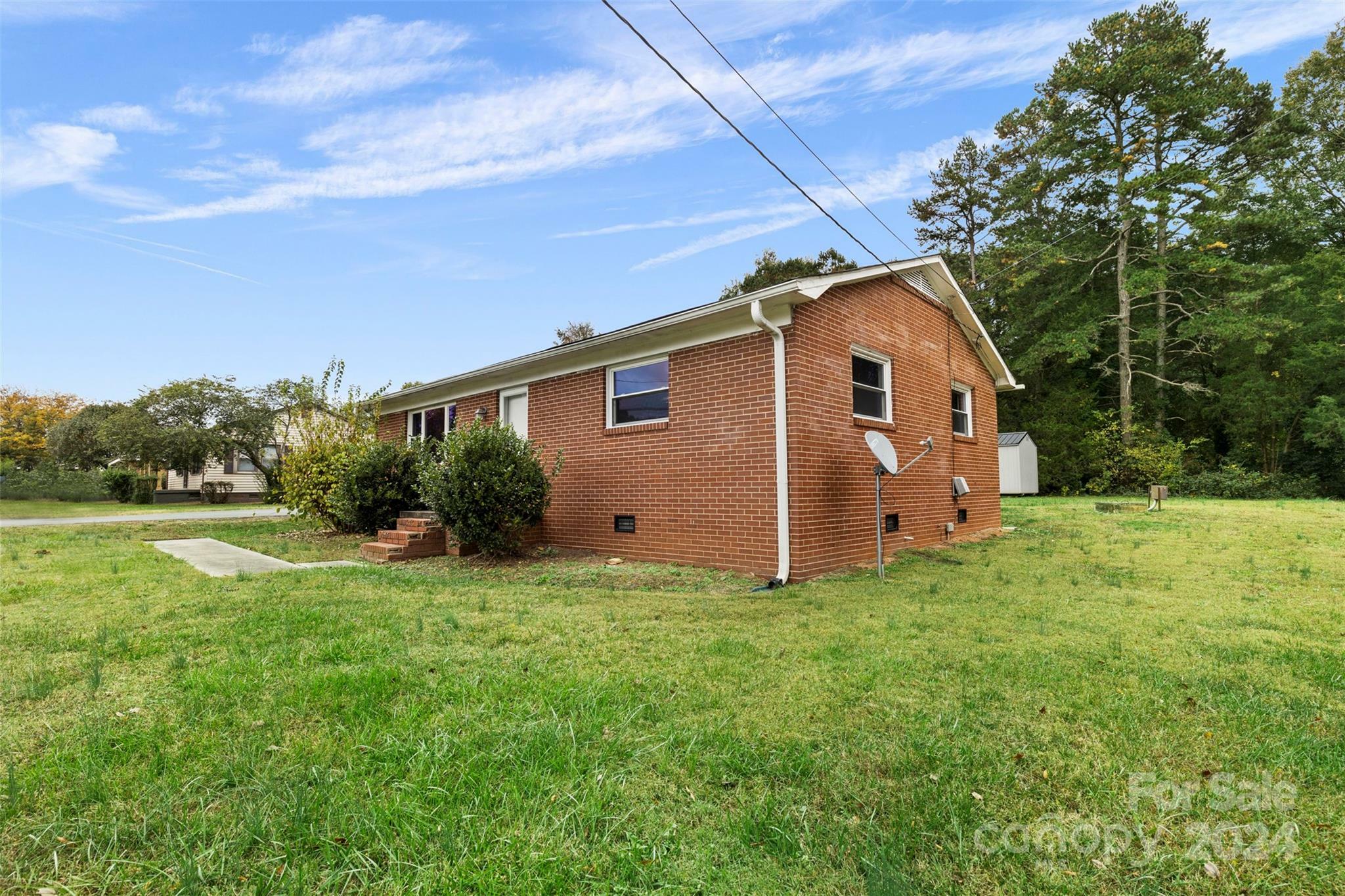 Property Photo:  2117 Charlotte Highway  NC 28117 