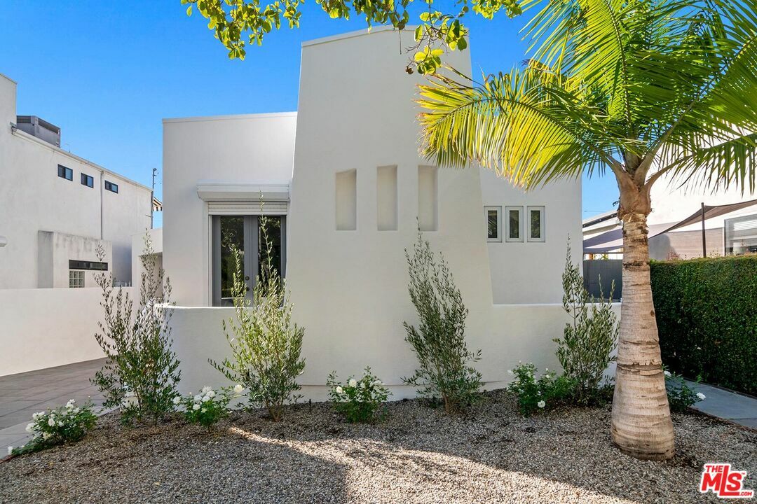Property Photo: 8964 Vista Grande St CA 90069