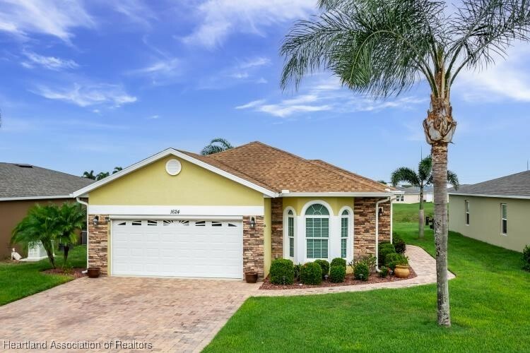 Property Photo:  1624 Marble Street  FL 33870 