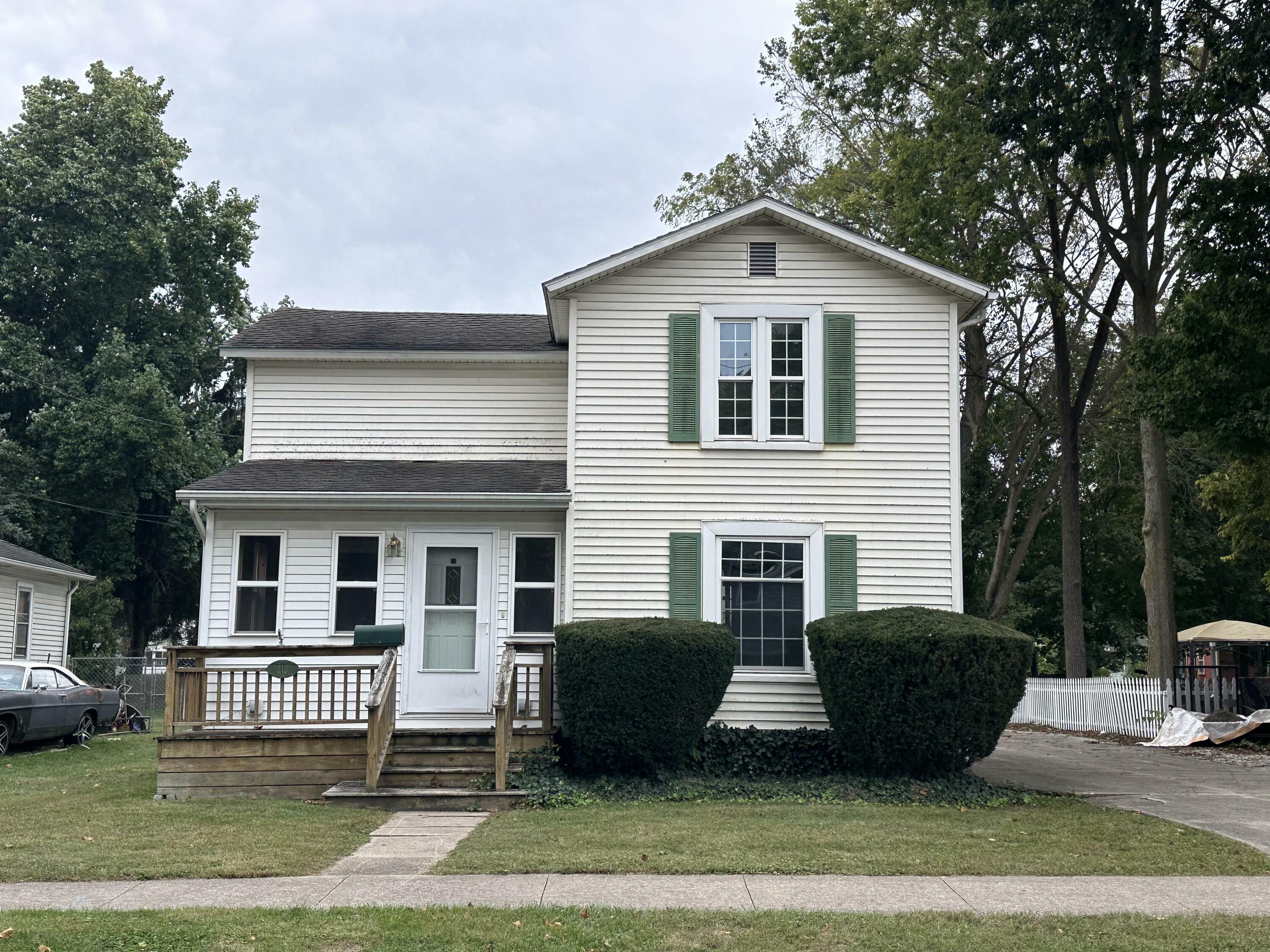 Property Photo:  212 N Lincoln Avenue  MI 49093 