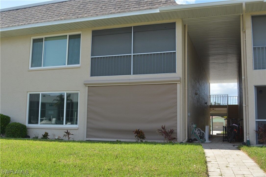 Property Photo:  4229 SE 19th Place 1D  FL 33904 