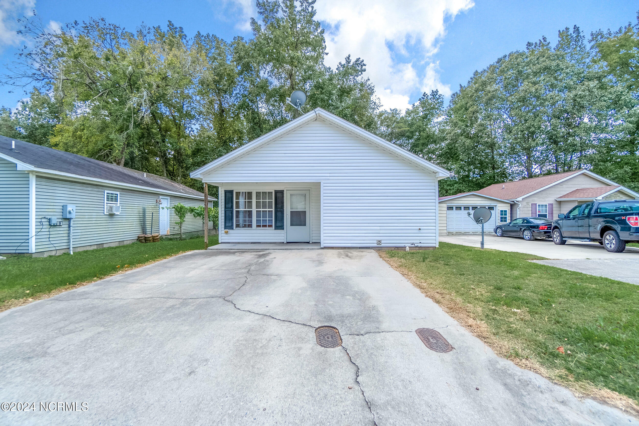 Property Photo:  121 Franklin Street  NC 27909 