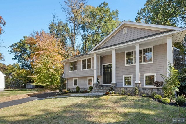 Property Photo:  14 Millbrook Court  NJ 07039 