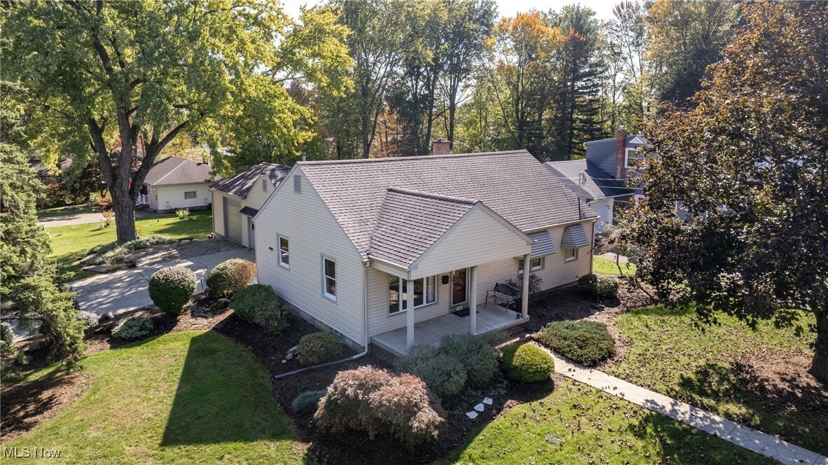 Property Photo:  1307 Westover Drive SE  OH 44484 