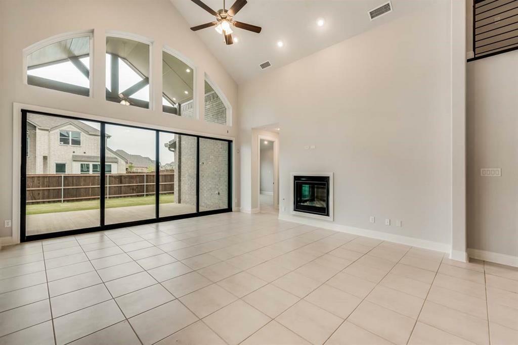 Property Photo:  2802 Chandler Court  TX 76063 