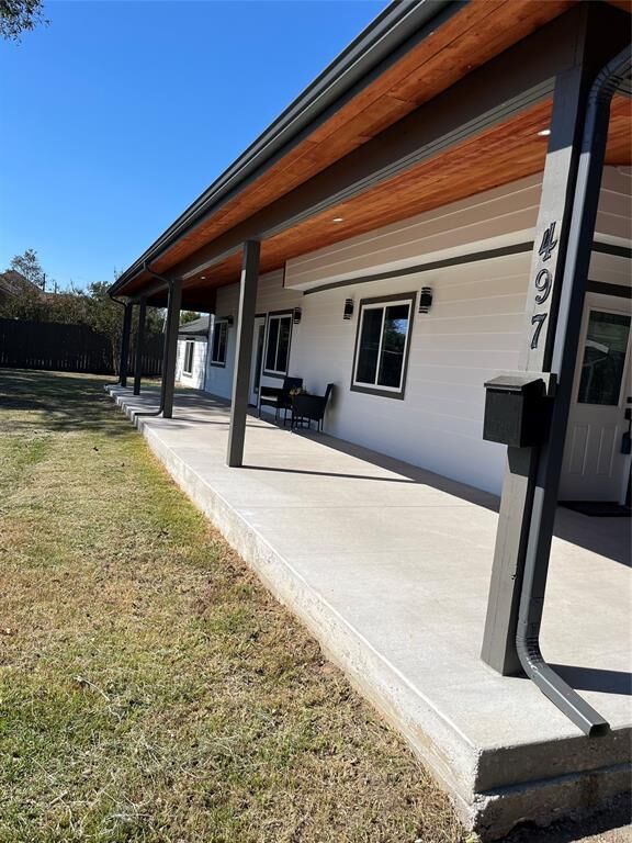 Property Photo: 497 E Pennsylvania Avenue TX 75790