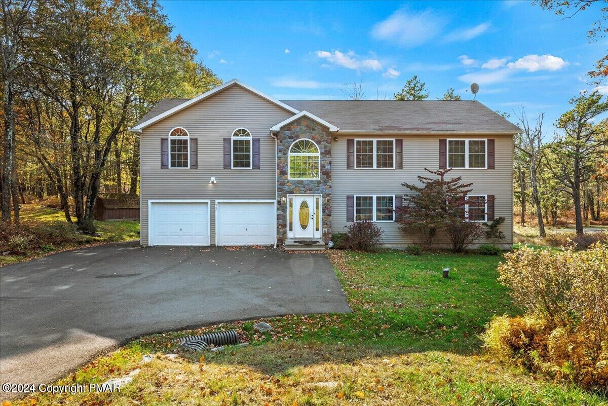 Property Photo: 1042 Clover Road PA 18334