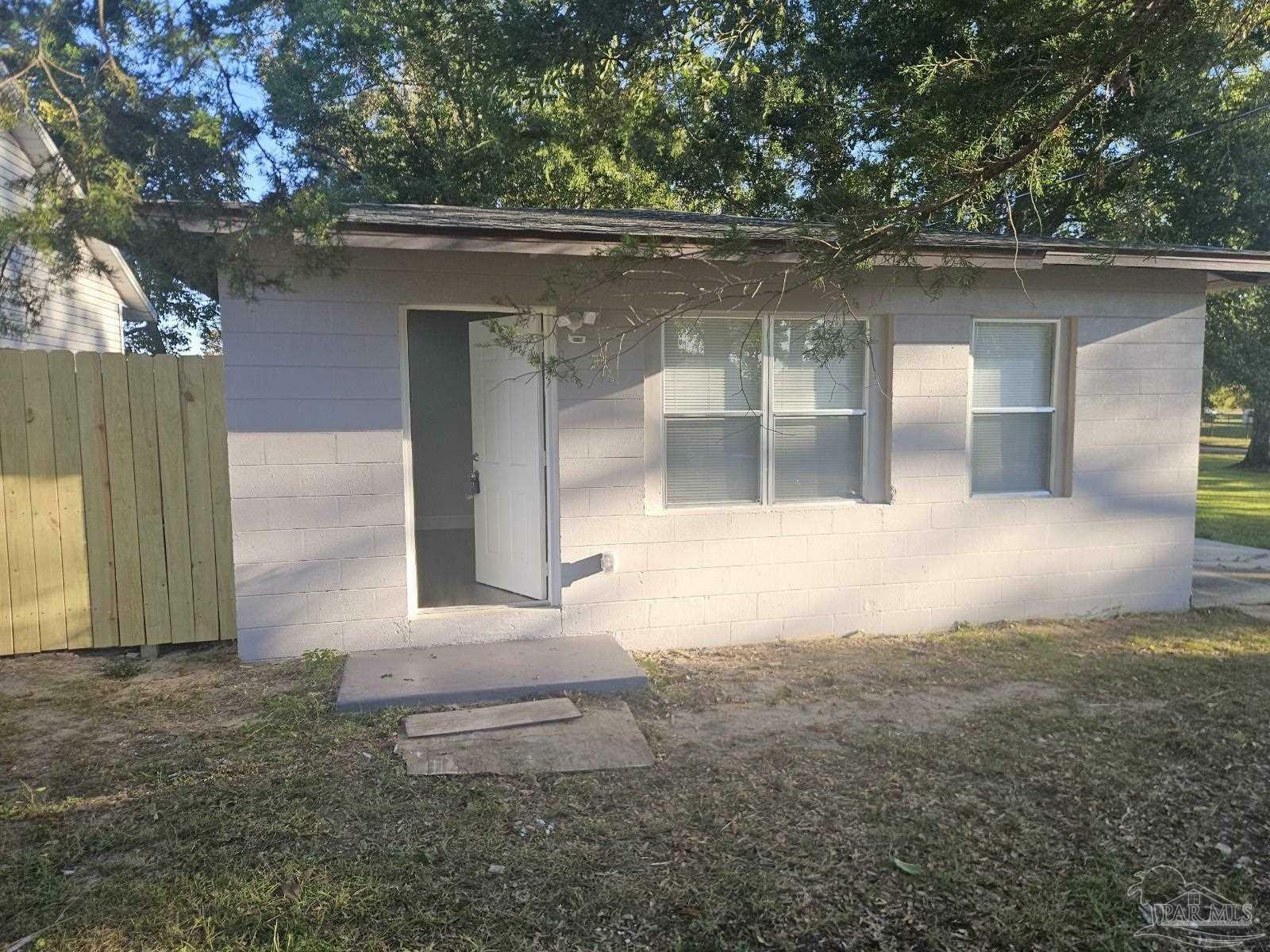 1806 W Brainerd St  Pensacola FL 32501 photo