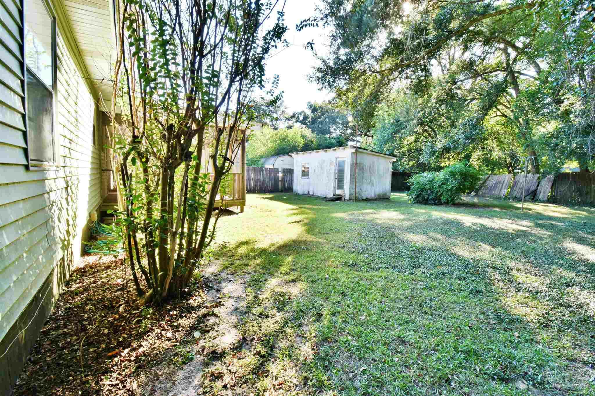 Property Photo:  905 Lucerne Ave  FL 32505 