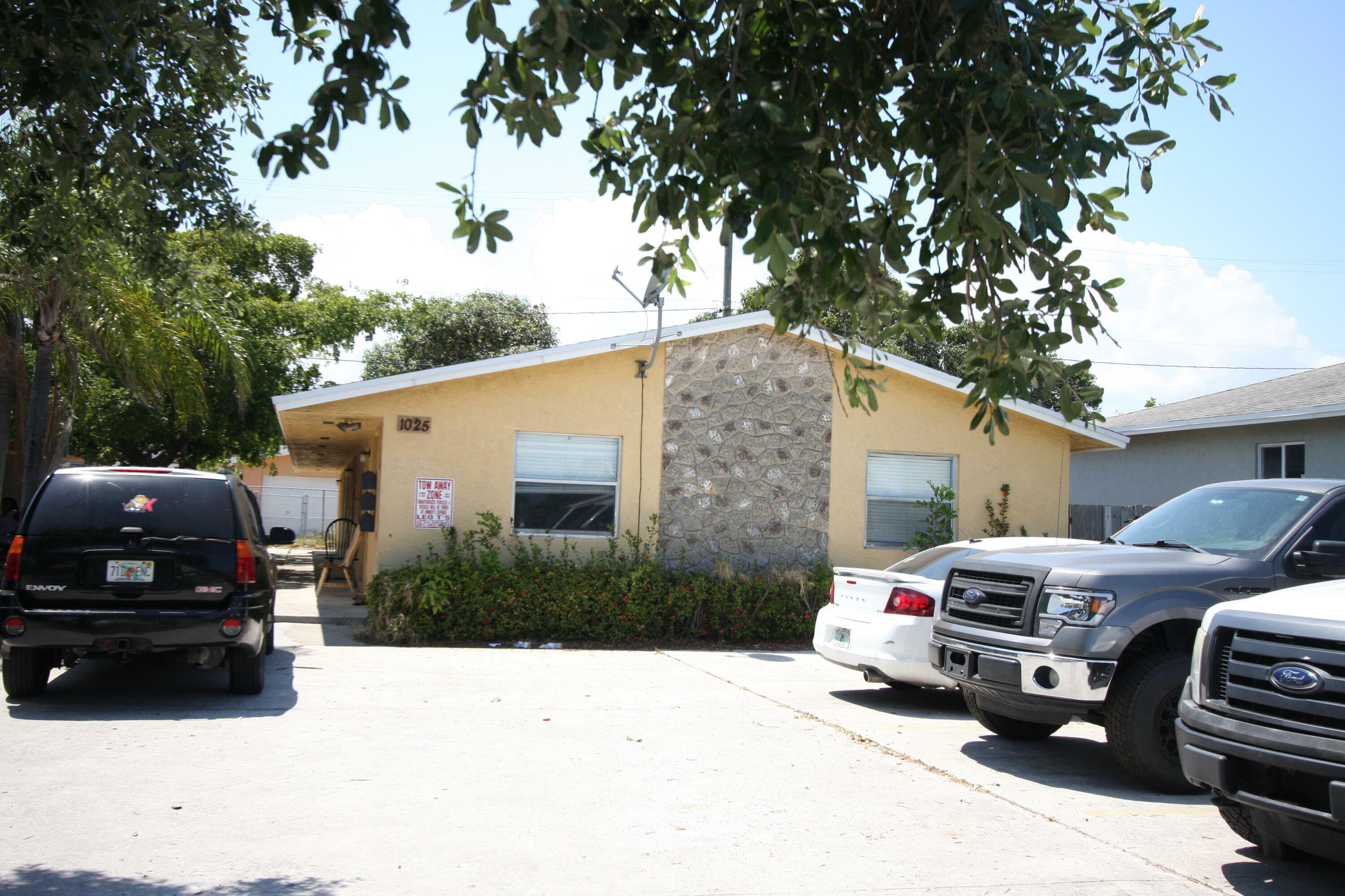 Property Photo:  1025 S F Street 3  FL 33460 