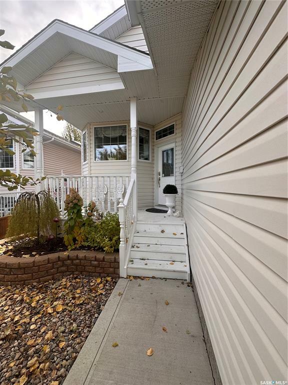 Property Photo:  3235 37th Street W  SK S7L 7G3 