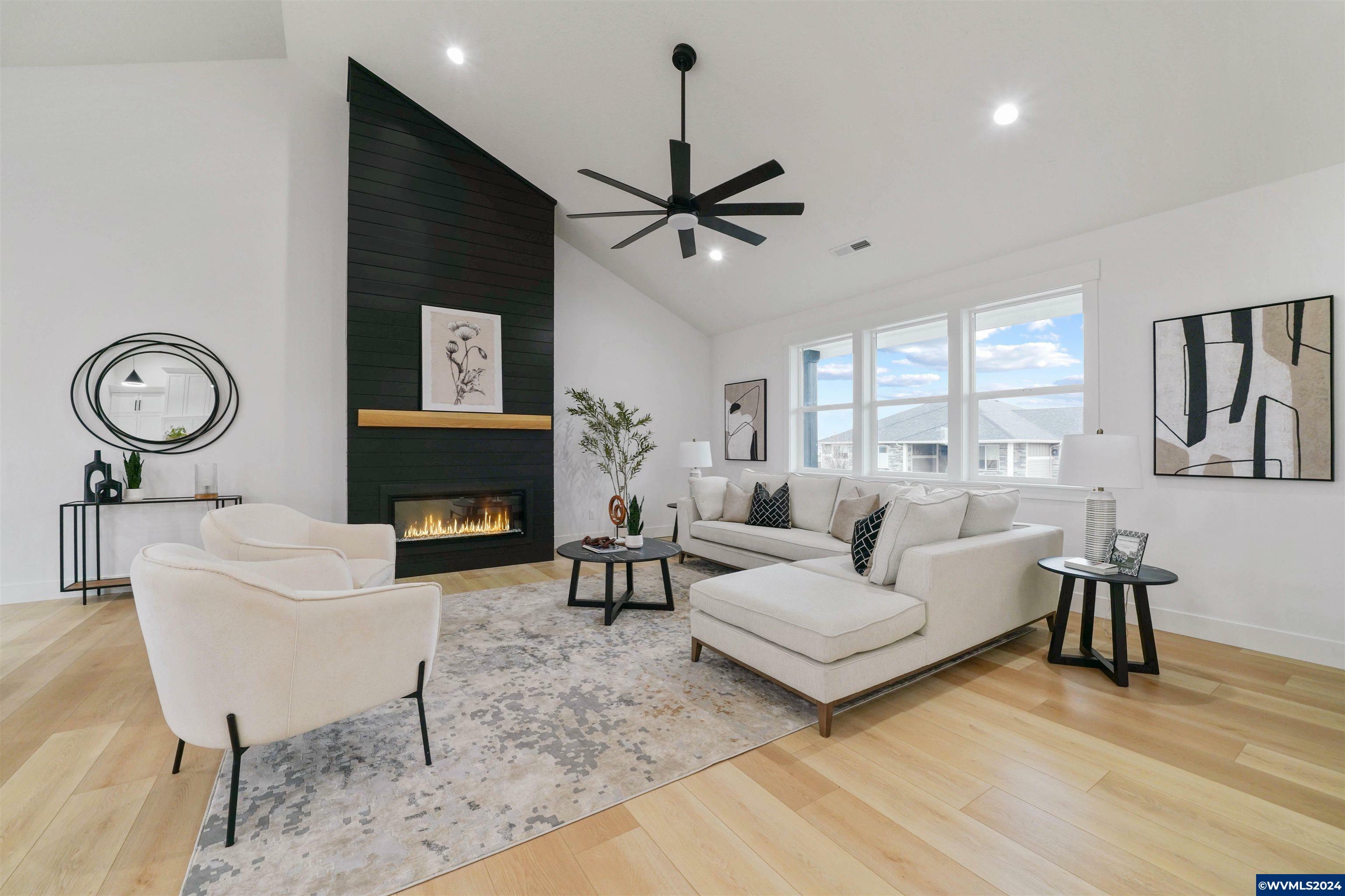 Property Photo: 2520 Riverstone Lp OR 97321