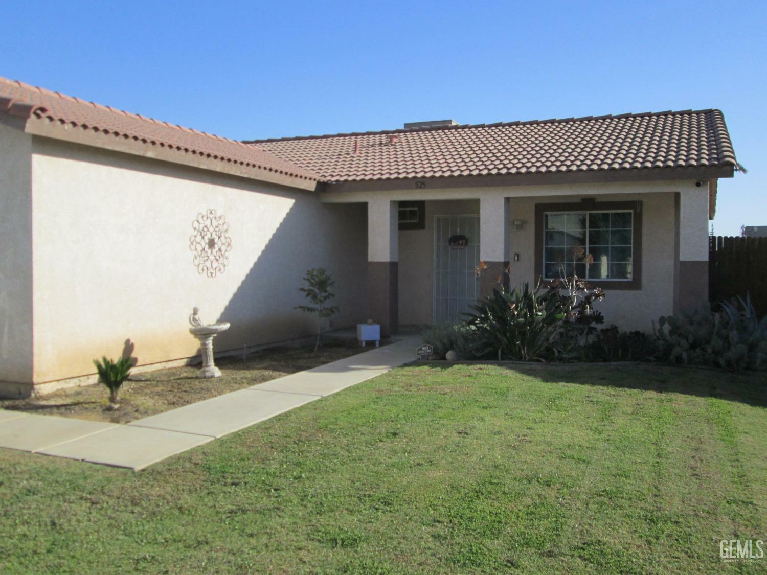 Property Photo:  525 Sunset Meadow Lane  CA 93308 