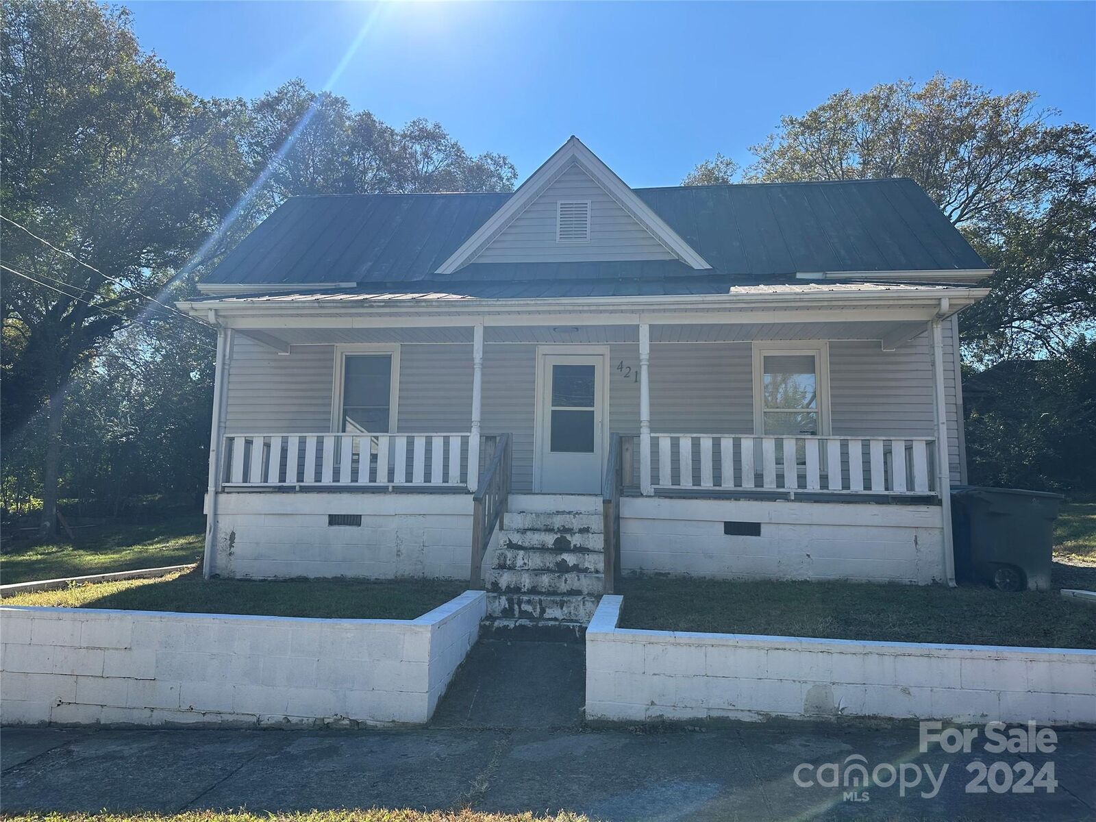 Property Photo:  421 E Cemetery Street  NC 28144