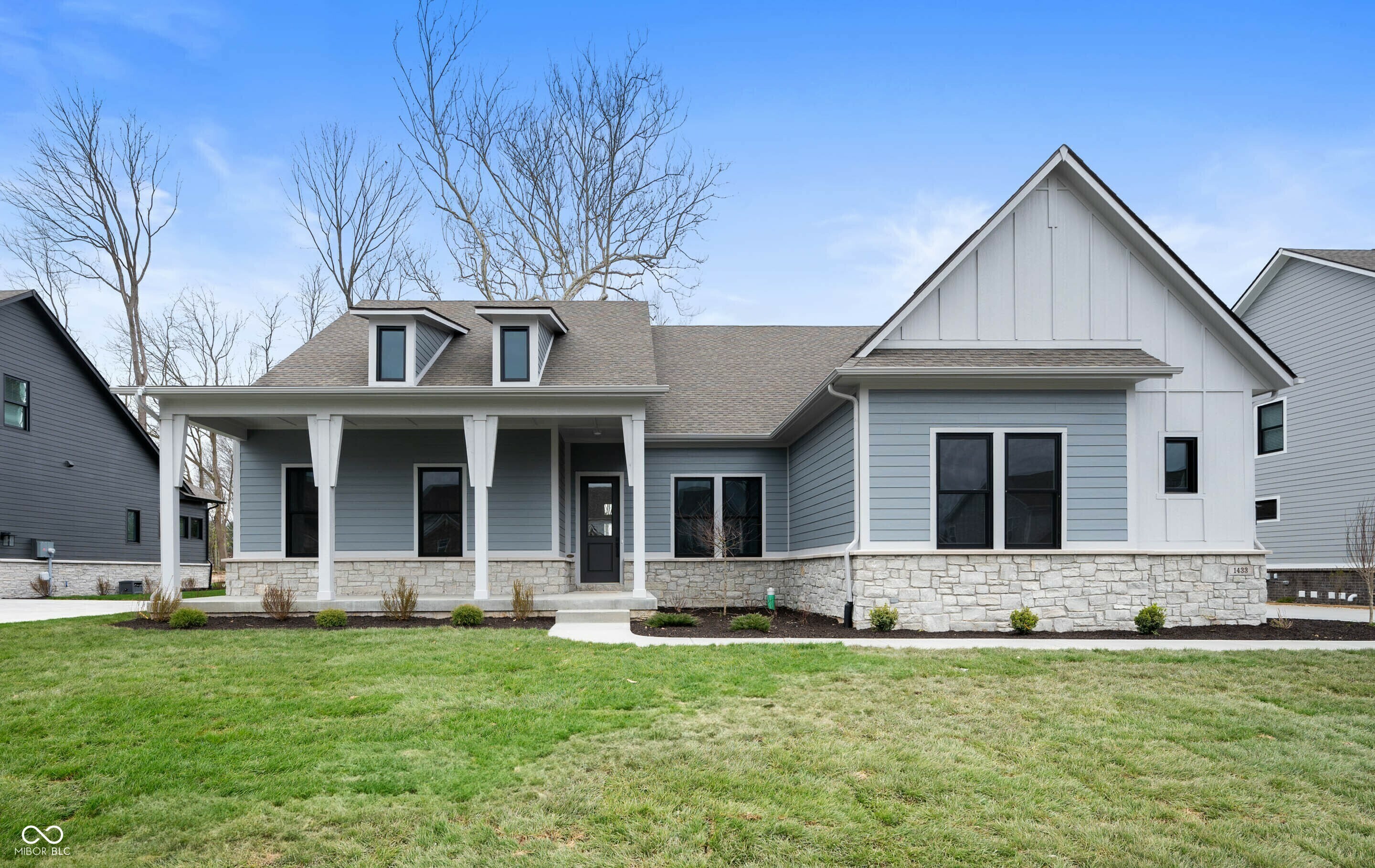 Property Photo: 1433 Chatham Hills Boulevard IN 46074