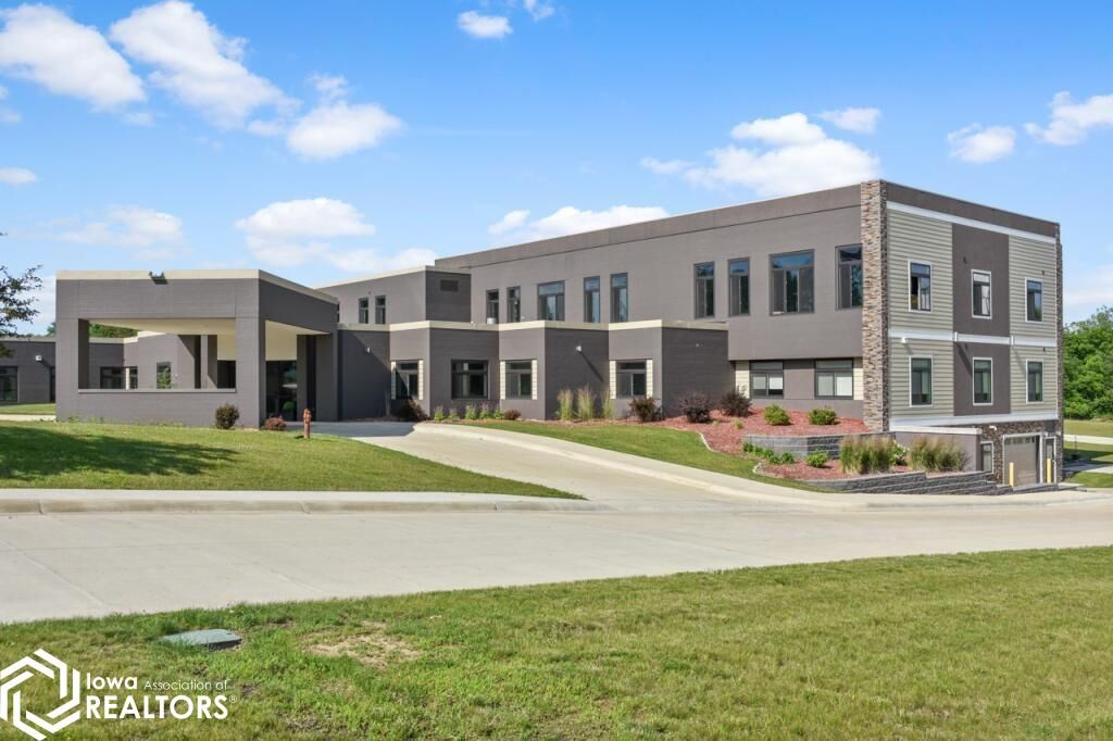 Property Photo: 110 Rocksylvania Unit 101 IA 50126