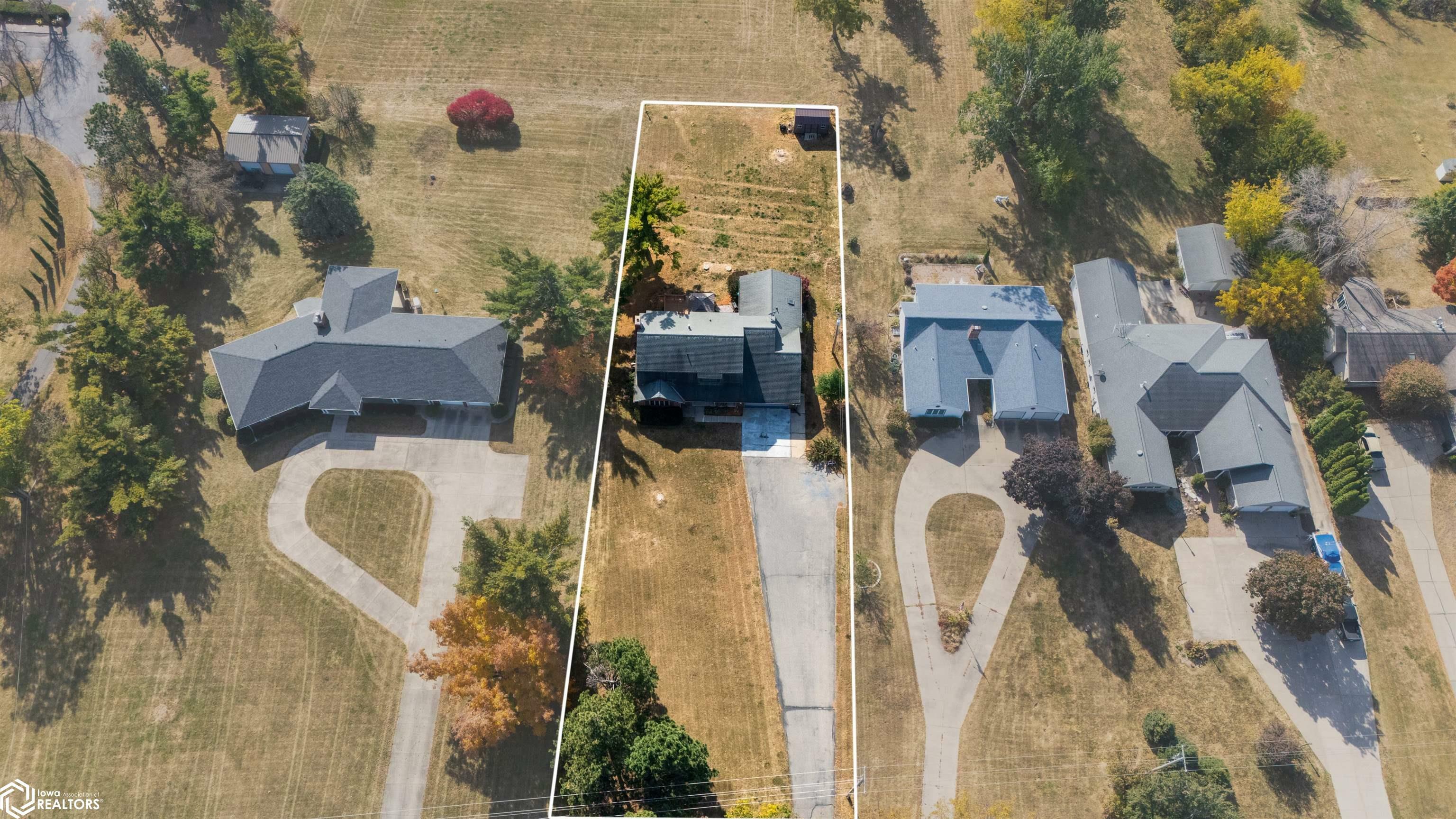 Property Photo: 1602 W Lincoln Way IA 50158