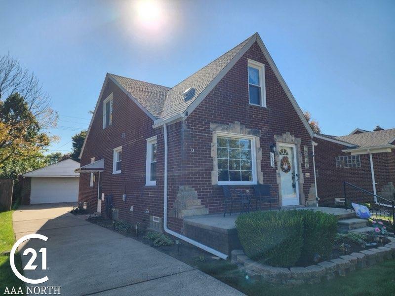 16058 Bell Avenue  Eastpointe MI 48021 photo