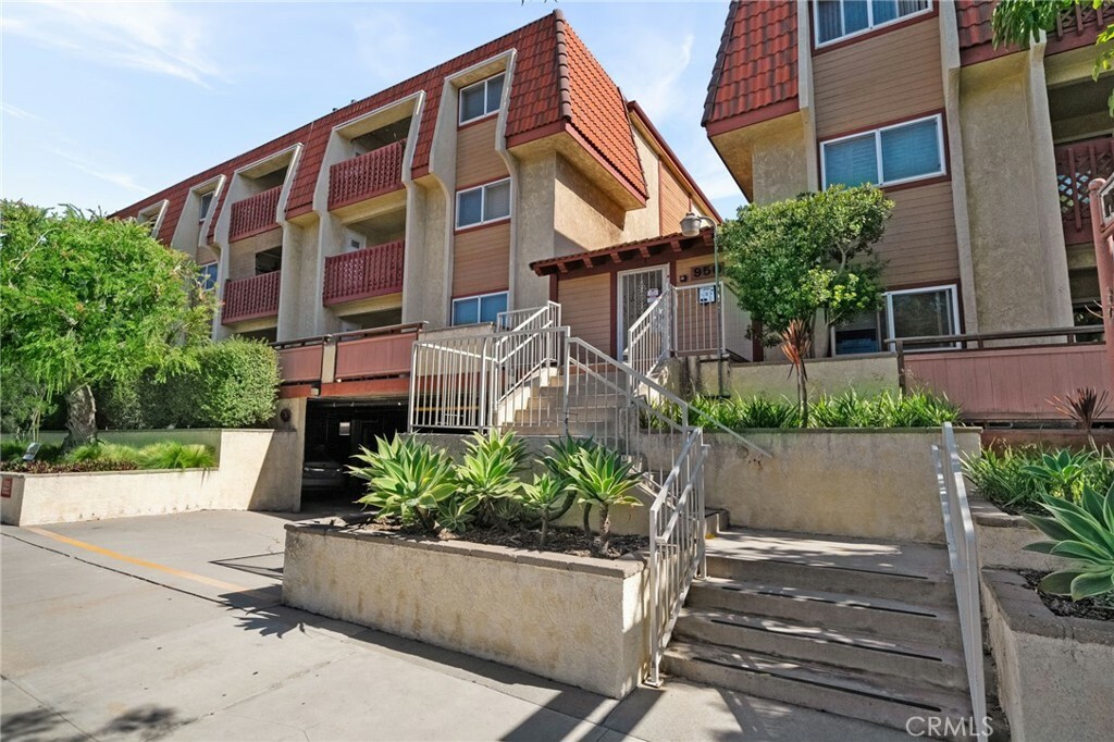 Property Photo: 950 Main Street 304 CA 90245