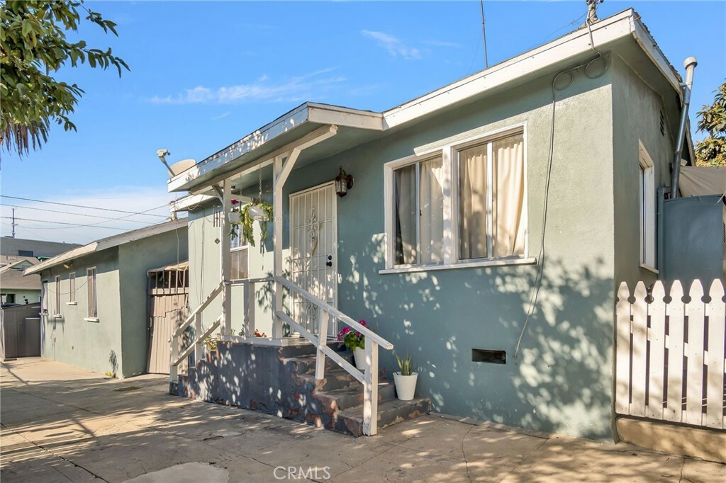 Property Photo:  944 Hollins Street  CA 90023 