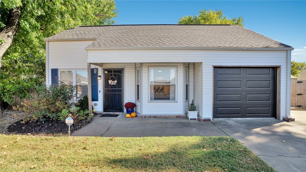 Property Photo:  112 N Hunter Street  AR 72730 