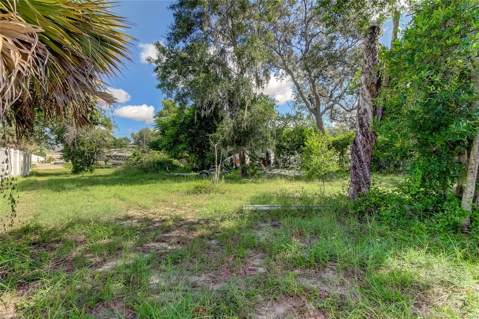 Property Photo:  1308 E Lemon Street  FL 34689 