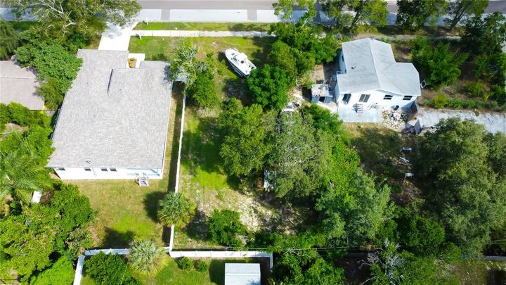 Property Photo:  1308 E Lemon Street  FL 34689 