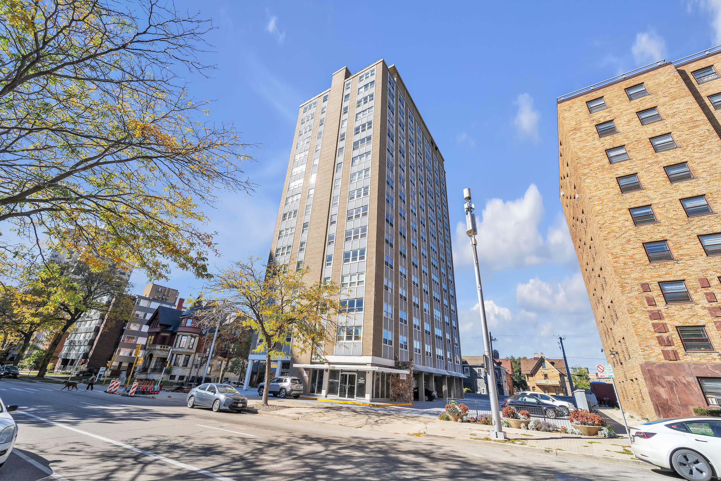 Property Photo:  1707 N Prospect Ave 2D  WI 53202 