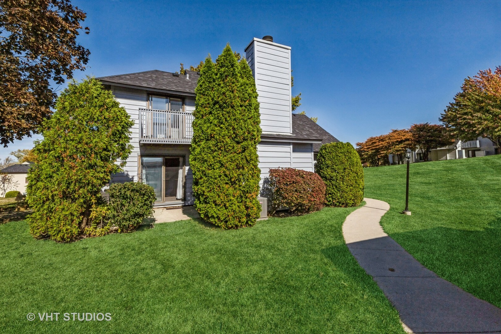 Property Photo: 736 Glen Way IL 60031