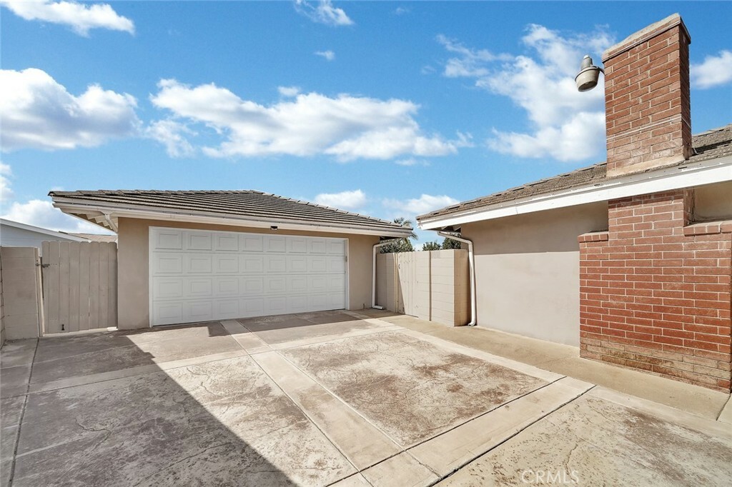 Property Photo:  18189 Redbud Circle  CA 92708 