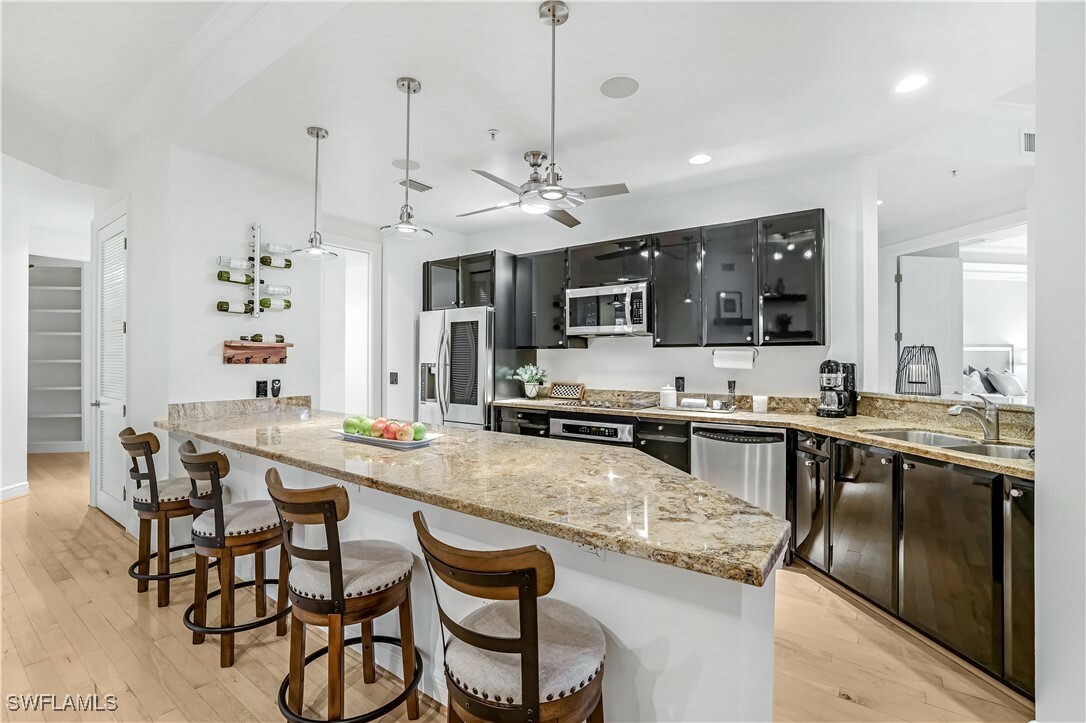 Property Photo: 863 9th Avenue S 202 FL 34102