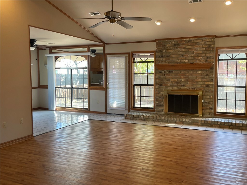 Property Photo:  403 N 39th Place  AR 72756 