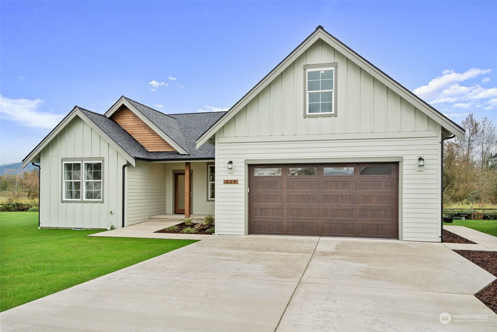 Property Photo:  314 Daybreak Lane  WA 98276 