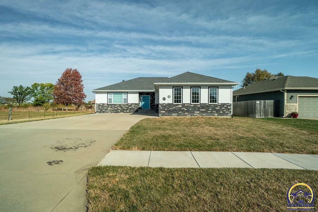 Property Photo:  8526 SW 29th Ter  KS 66614 