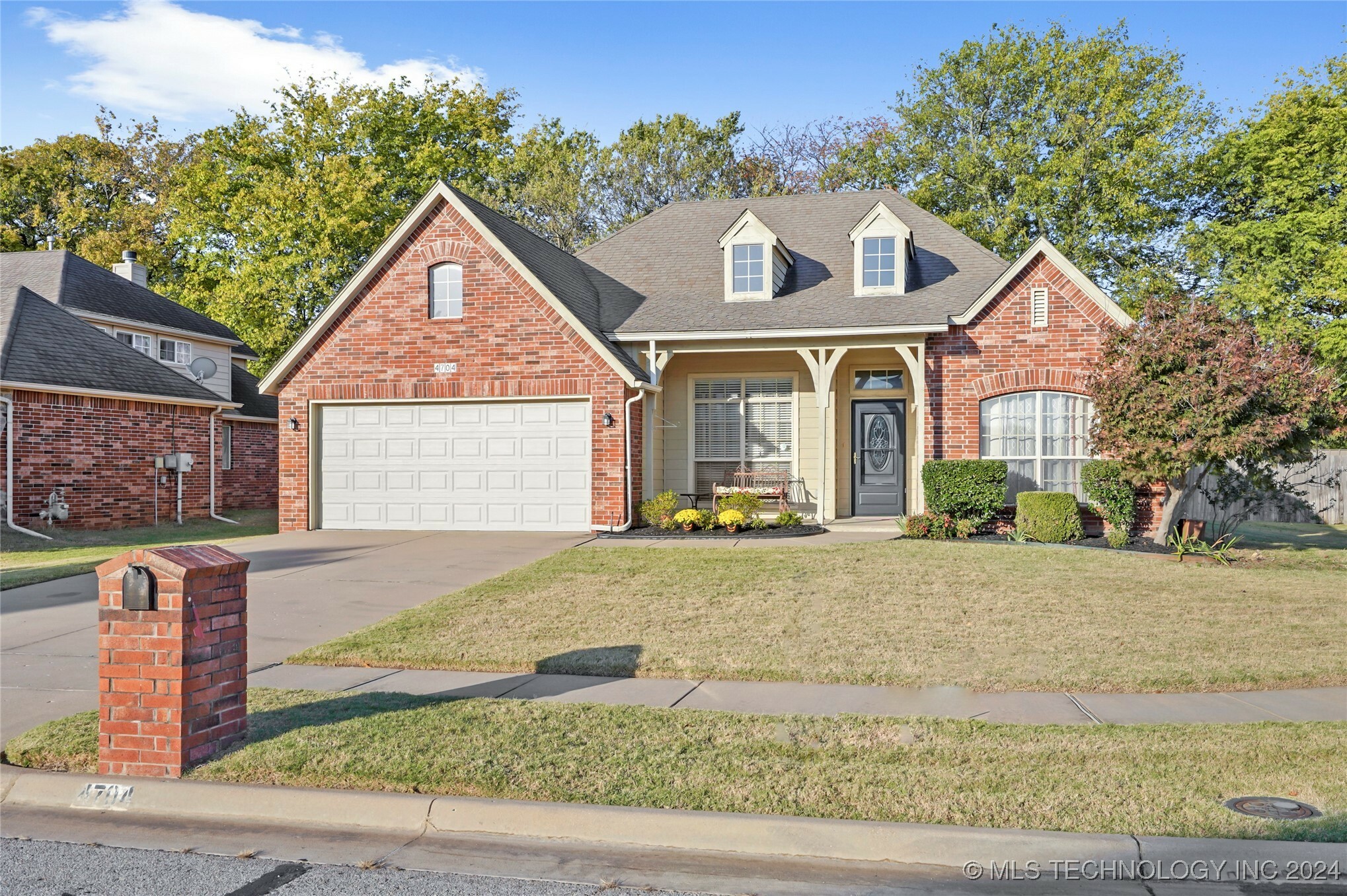 Property Photo:  4704 S Poplar Avenue  OK 74011 