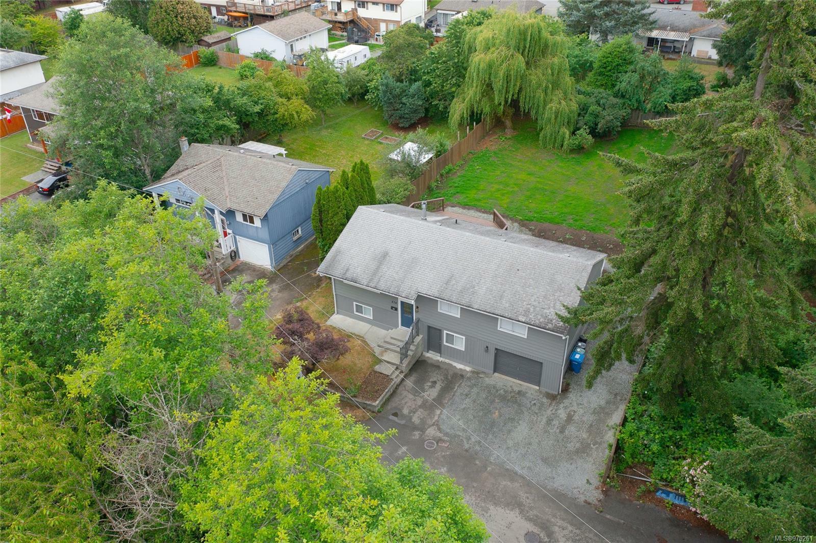 Property Photo:  674 Beaconsfield Rd  BC V9R 1X2 