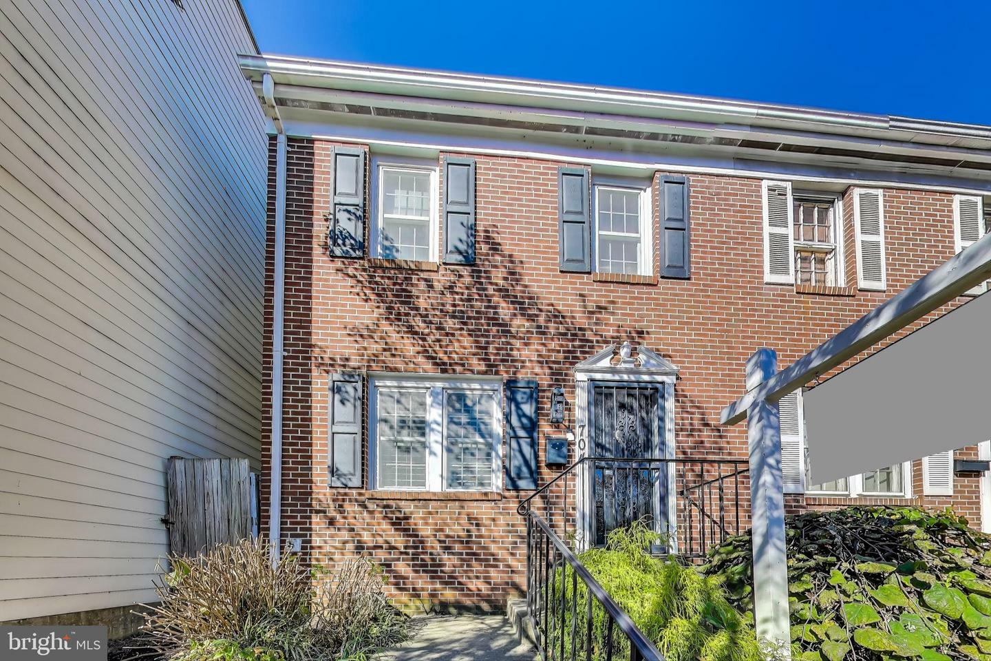 Property Photo:  704 N Patrick Street  VA 22314 