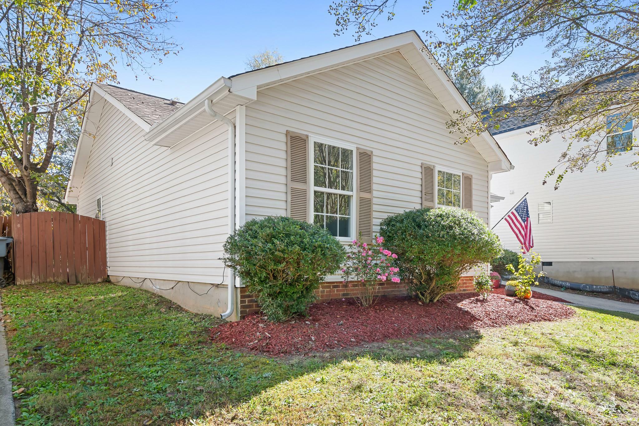 Property Photo:  3201 Morning Drive  NC 28208 