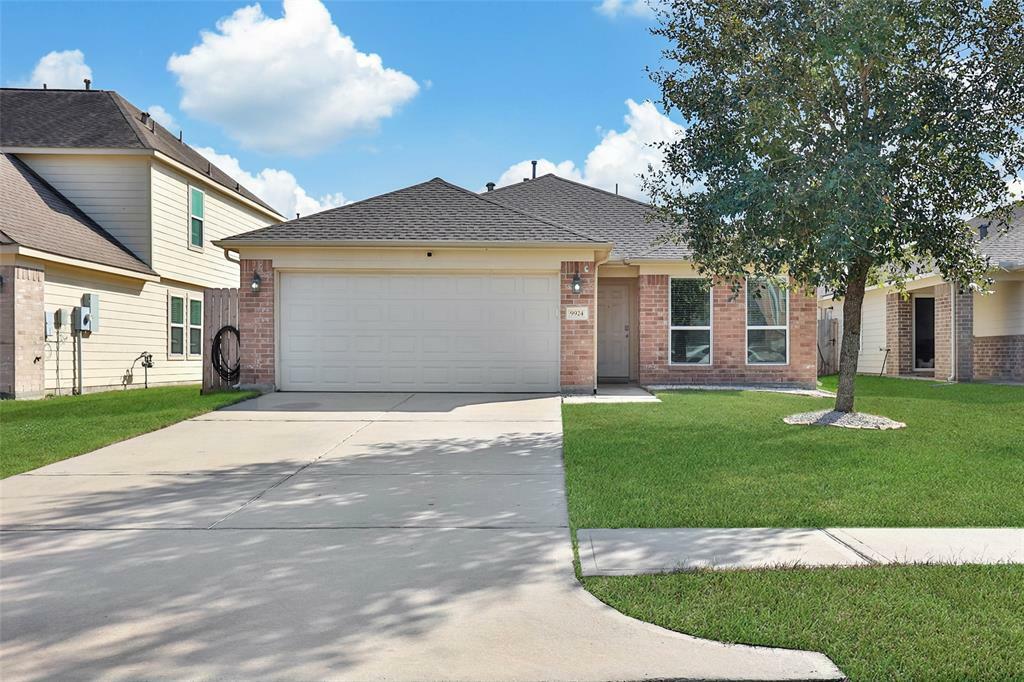 Property Photo:  9924 Lace Flower Way  TX 77385 