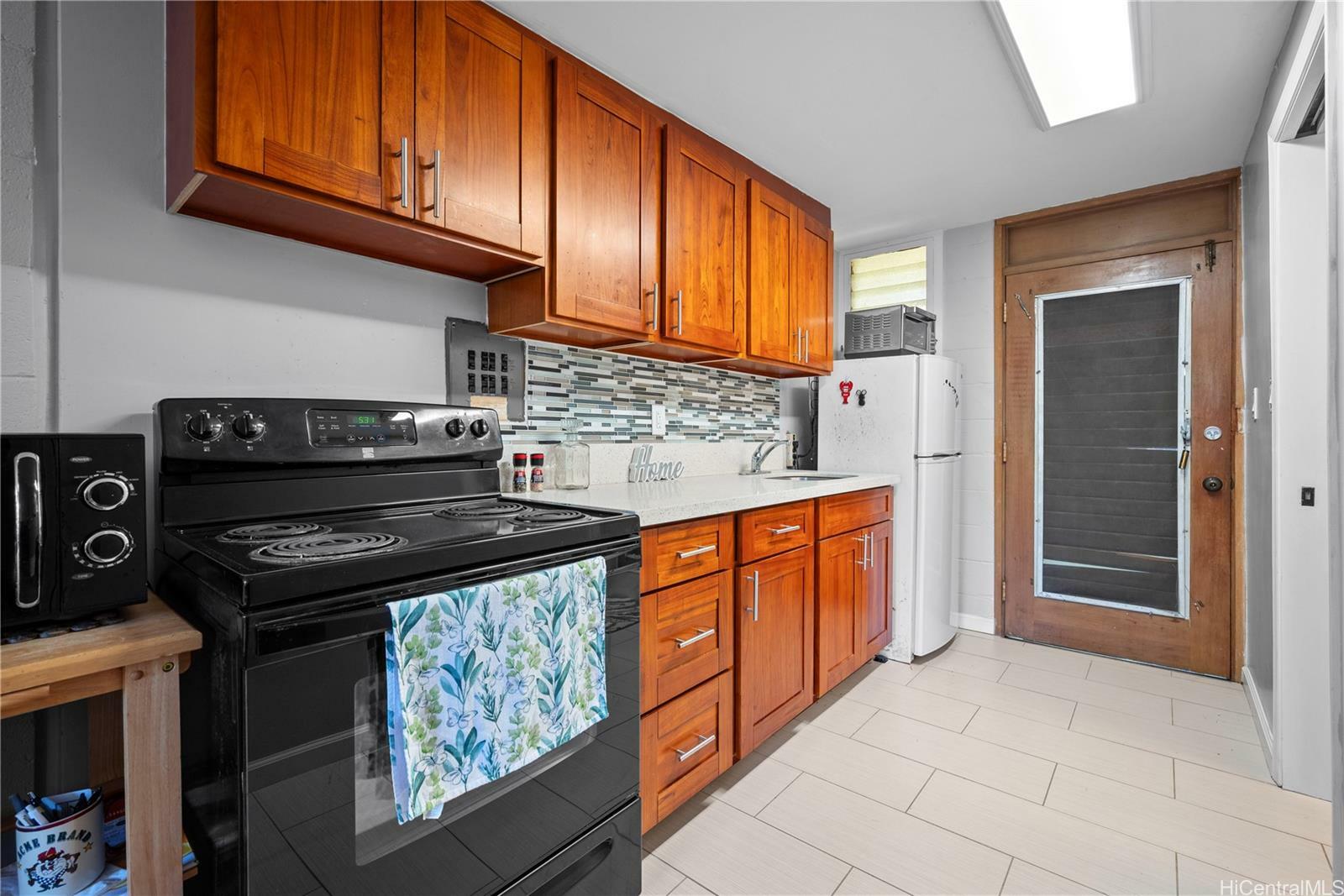 Property Photo:  1700 Makiki Street 222  HI 96822 