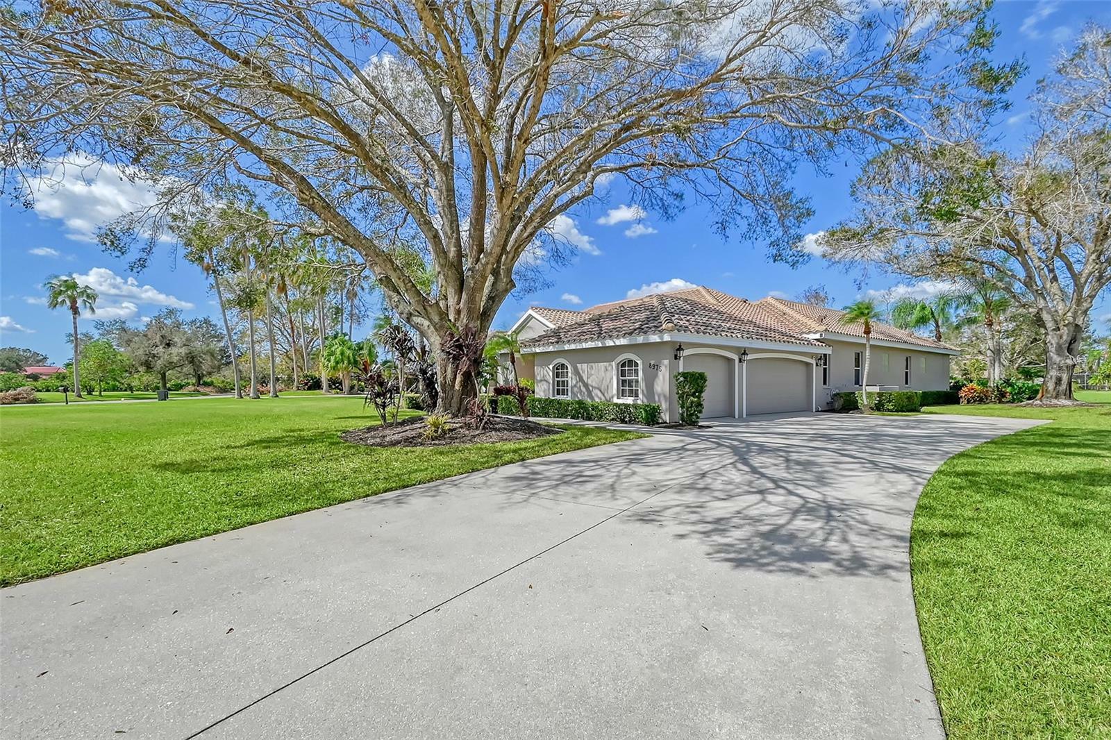 Property Photo:  8975 Misty Creek Drive  FL 34241 