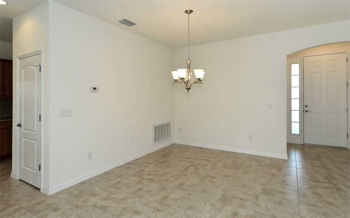 Property Photo:  2942 Esmeralda Drive  FL 34243 