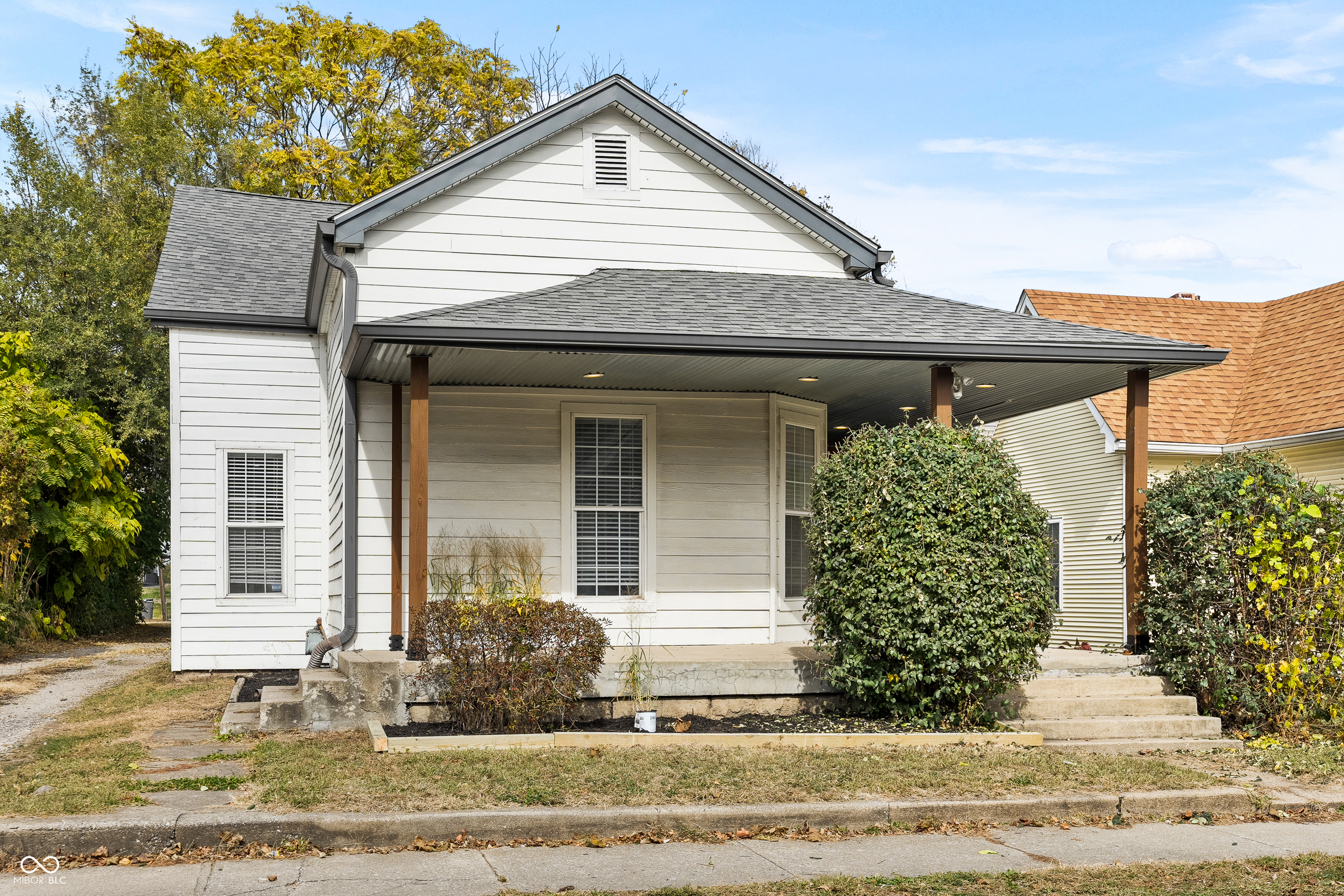 Property Photo:  1542 W New York Street  IN 46222 