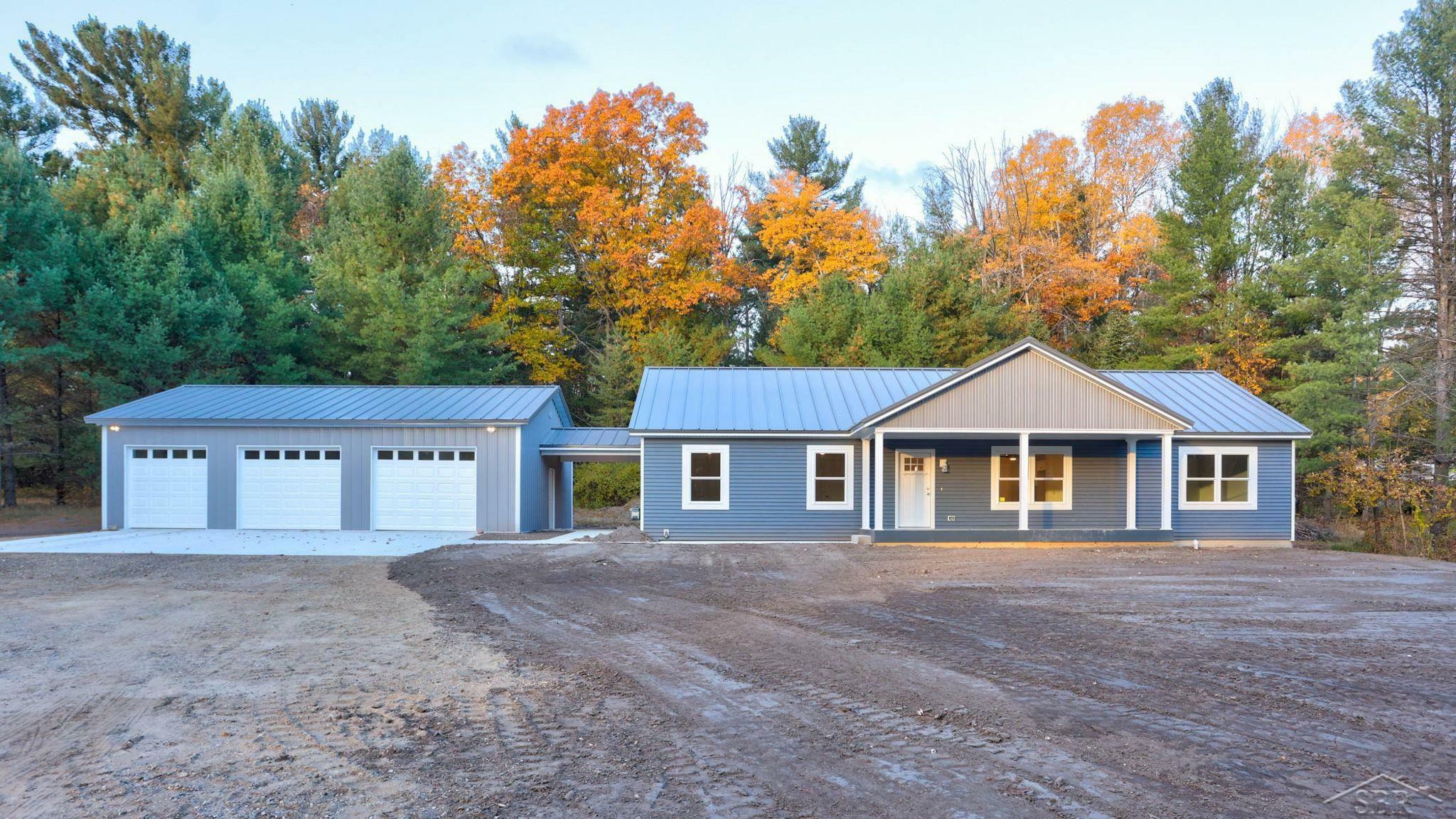 Property Photo:  2210 Fox Run Road  MI 48661 