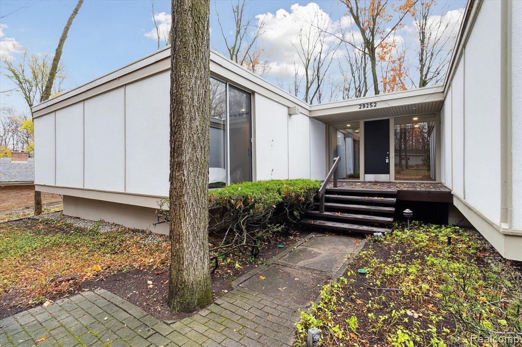 Property Photo: 29252 Summerwood Road MI 48334 3055