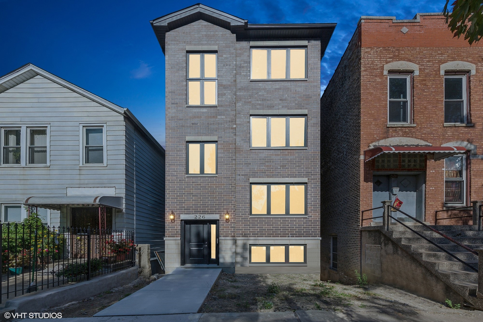 Property Photo:  226 W 24th Street  IL 60616 