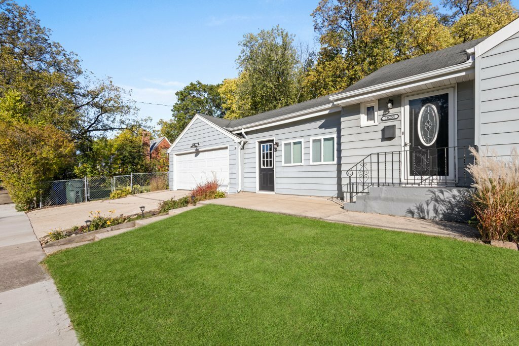 Property Photo:  18255 Highland Avenue  IL 60430 