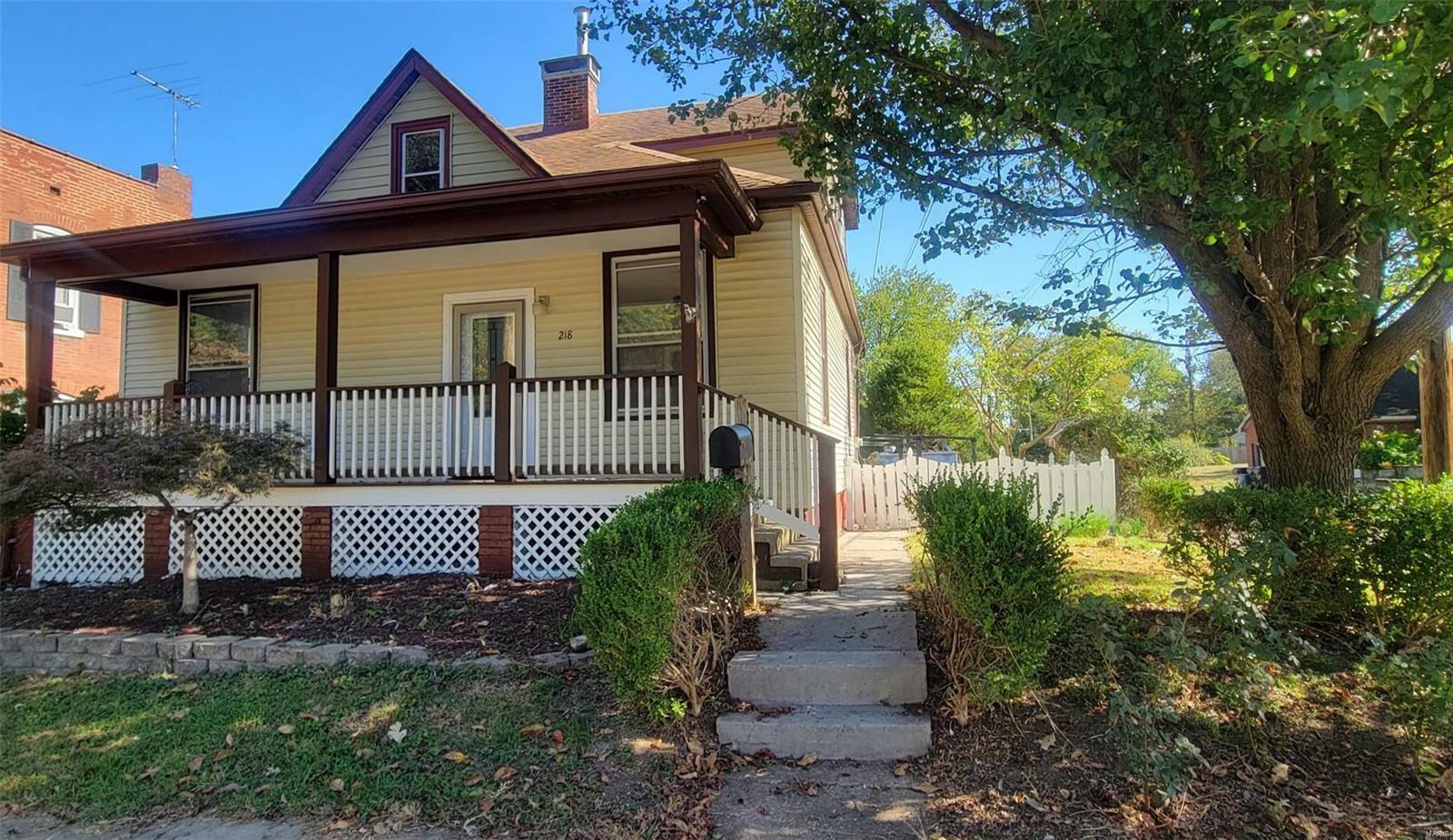 Property Photo:  218 S 10th Street  IL 62220 